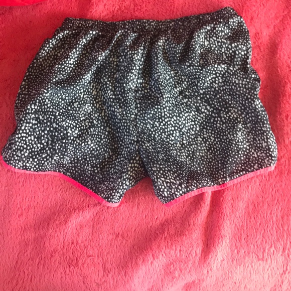 Running shorts - Picture 2 of 3